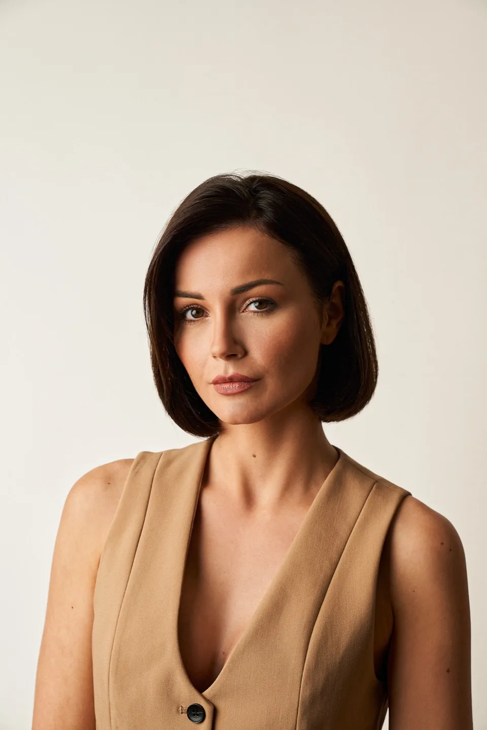 Endolift® Gesicht Düsseldorf – Jawline, Doppelkinn, Wangen – Model bei I.ME.MINE
